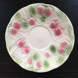 Strawberry-decorated slip plate