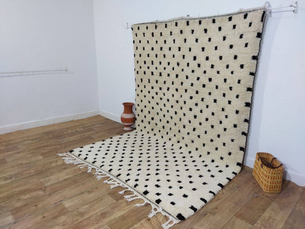 Handmade moroccan polka dot berber rug 294 x 194 cm