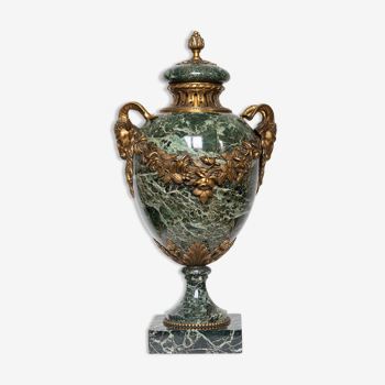 Cassolette, covered vase in green marble, head of rams, LouisXV XIXX