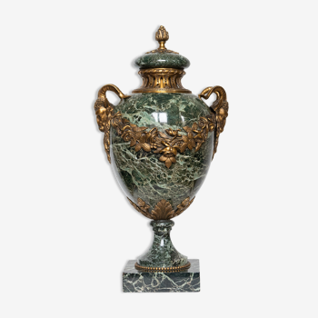Cassolette vase couvert en marbre vert tête de béliers, LouisXV XIXe