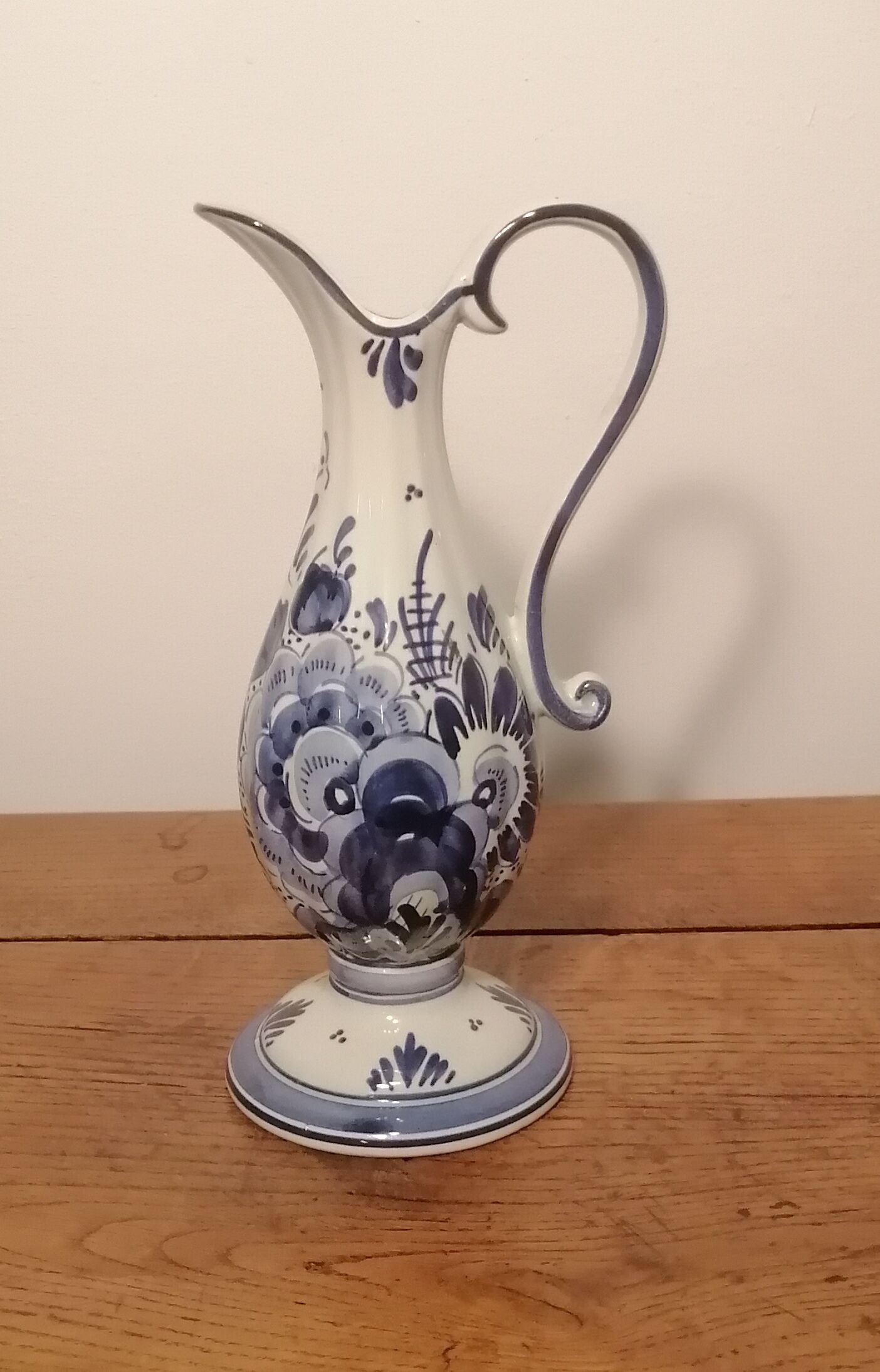 Pitcher in bankruptcy signed Delft