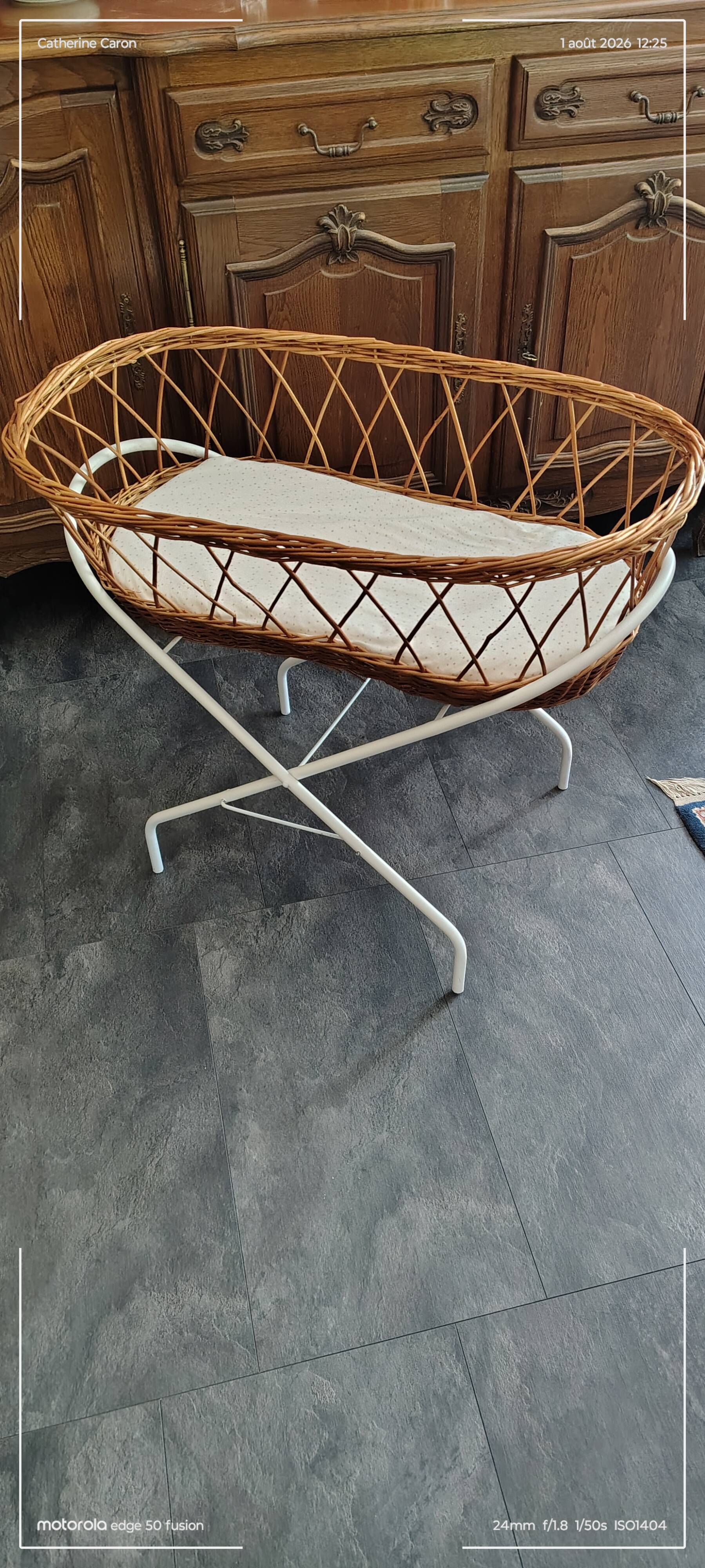 Couffin ou berceau vintage en osier