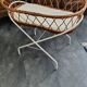 Couffin ou berceau vintage en osier