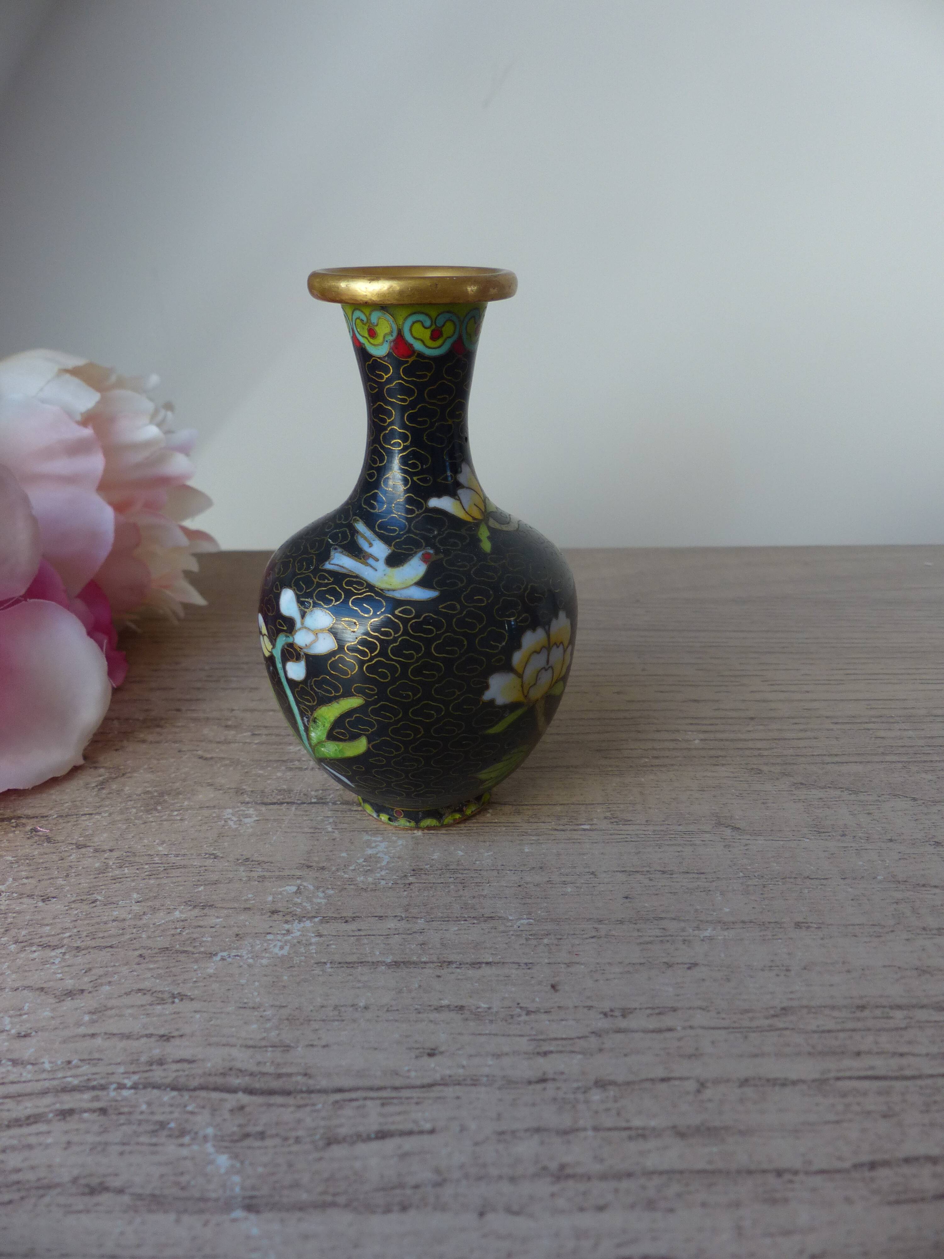 Miniature vase in black and gold cloisonné brass with peonies and flowers decor Vintage