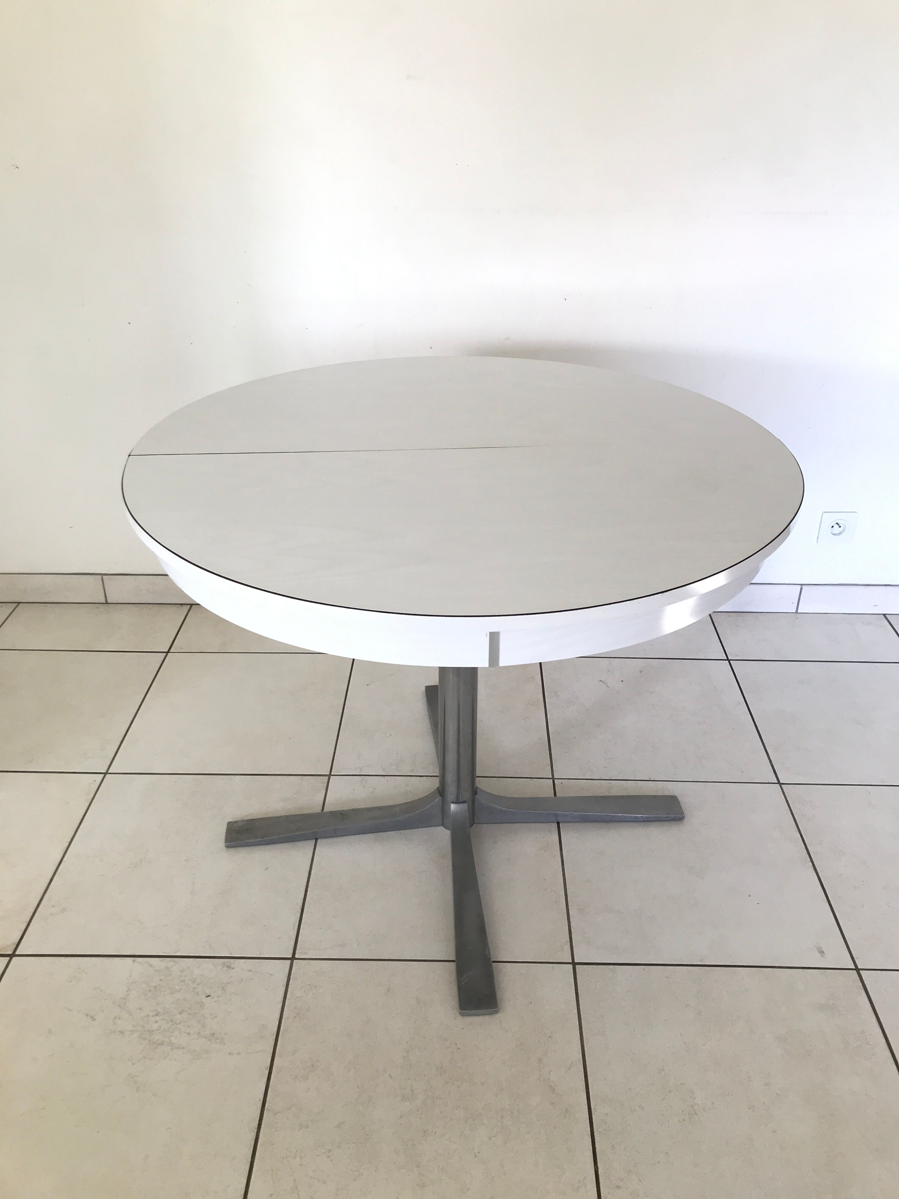 Round table rosewood formica with chairs 70s