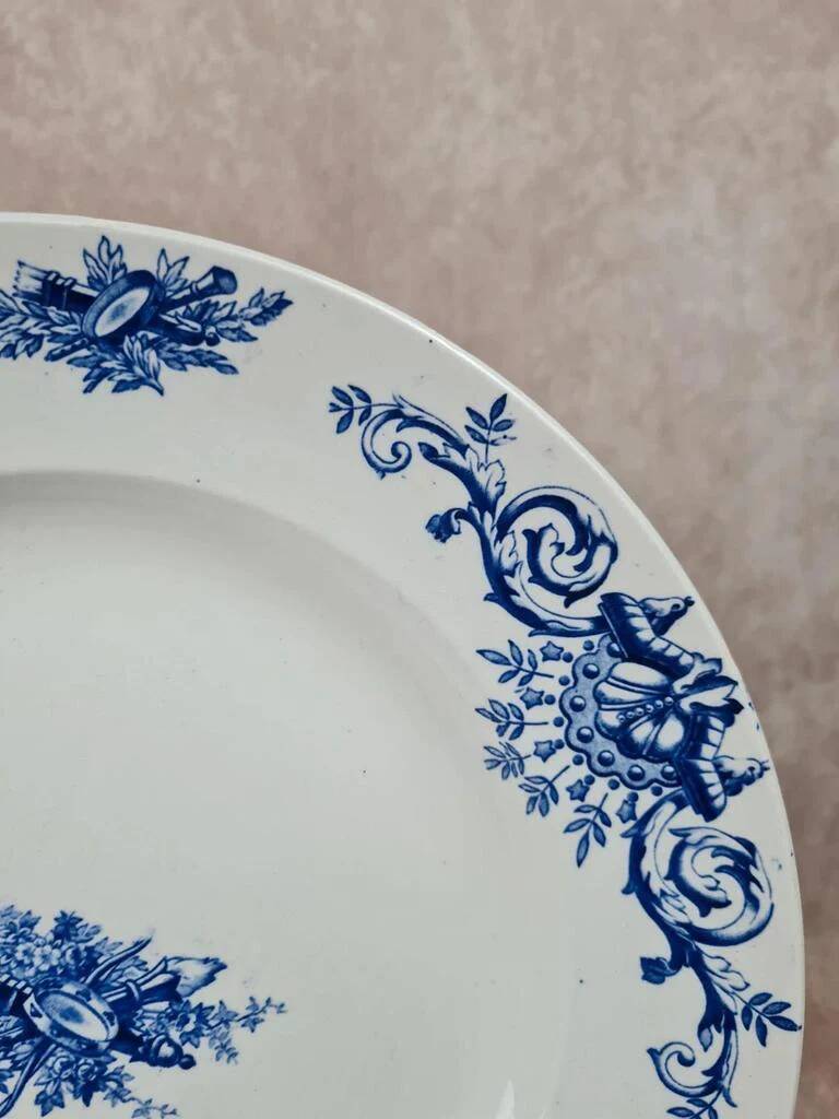 Large antique K&G Lunéville plate, blue floral decoration.
