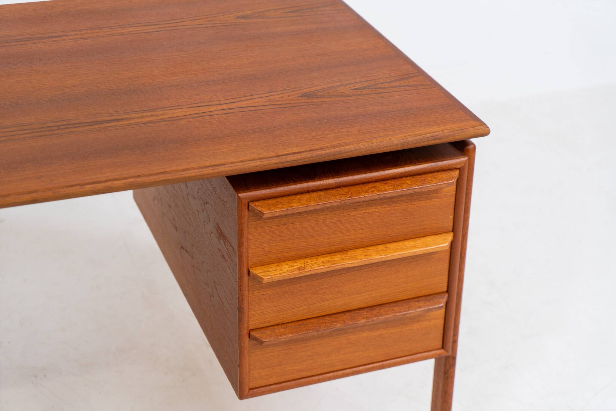 Teak writing desk by Arne Vodder