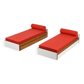 Pair of day beds by Pierre Guariche, La Plagne circa 1968