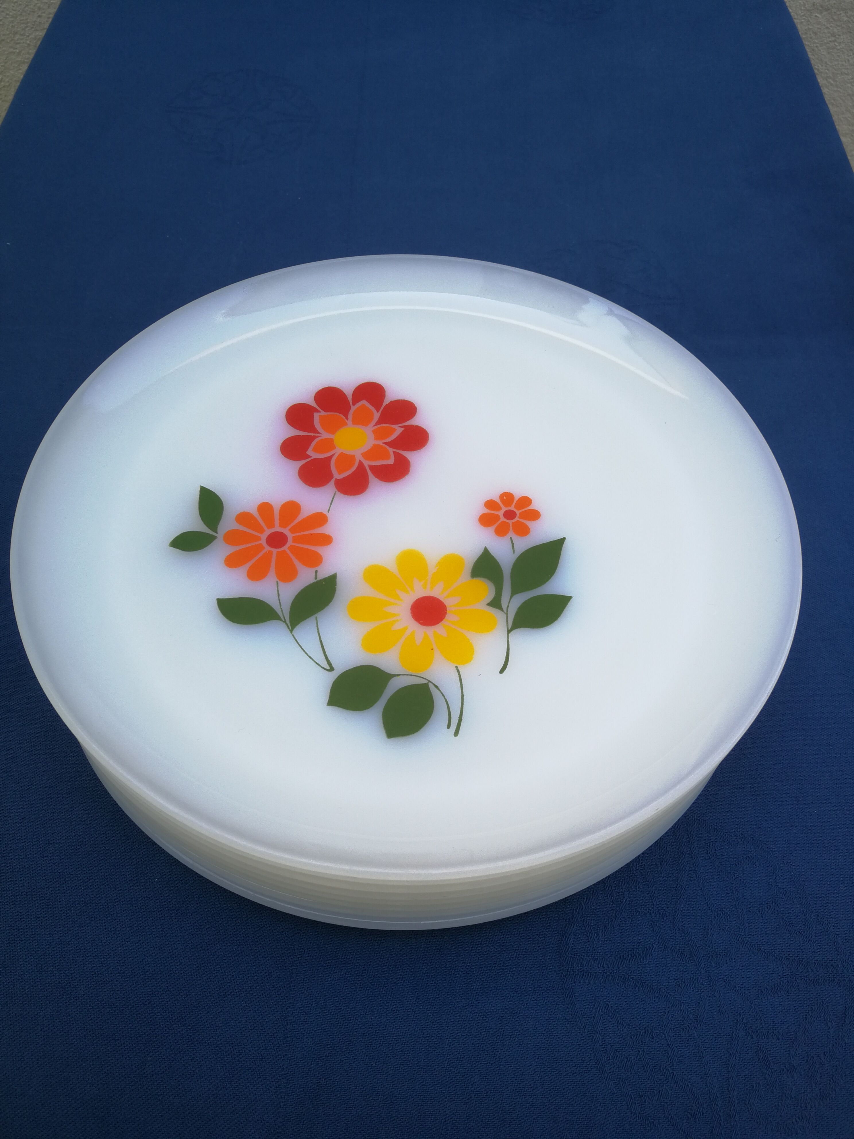 Set of 8 flat plates Arcopal with flowers