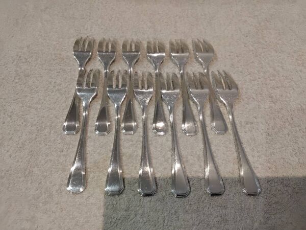 12 fourchettes à gateaux métal argenté orfèvre Christofle America