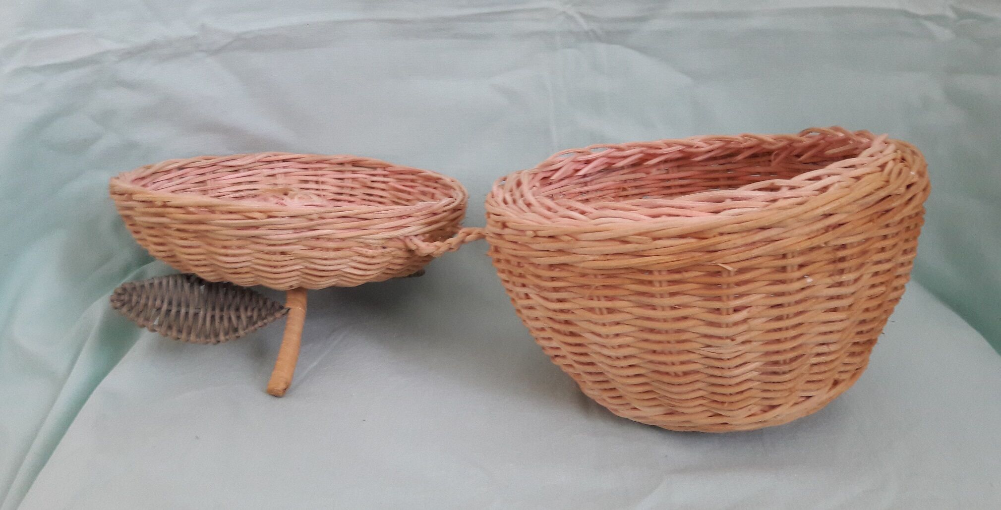 Wicker apple box