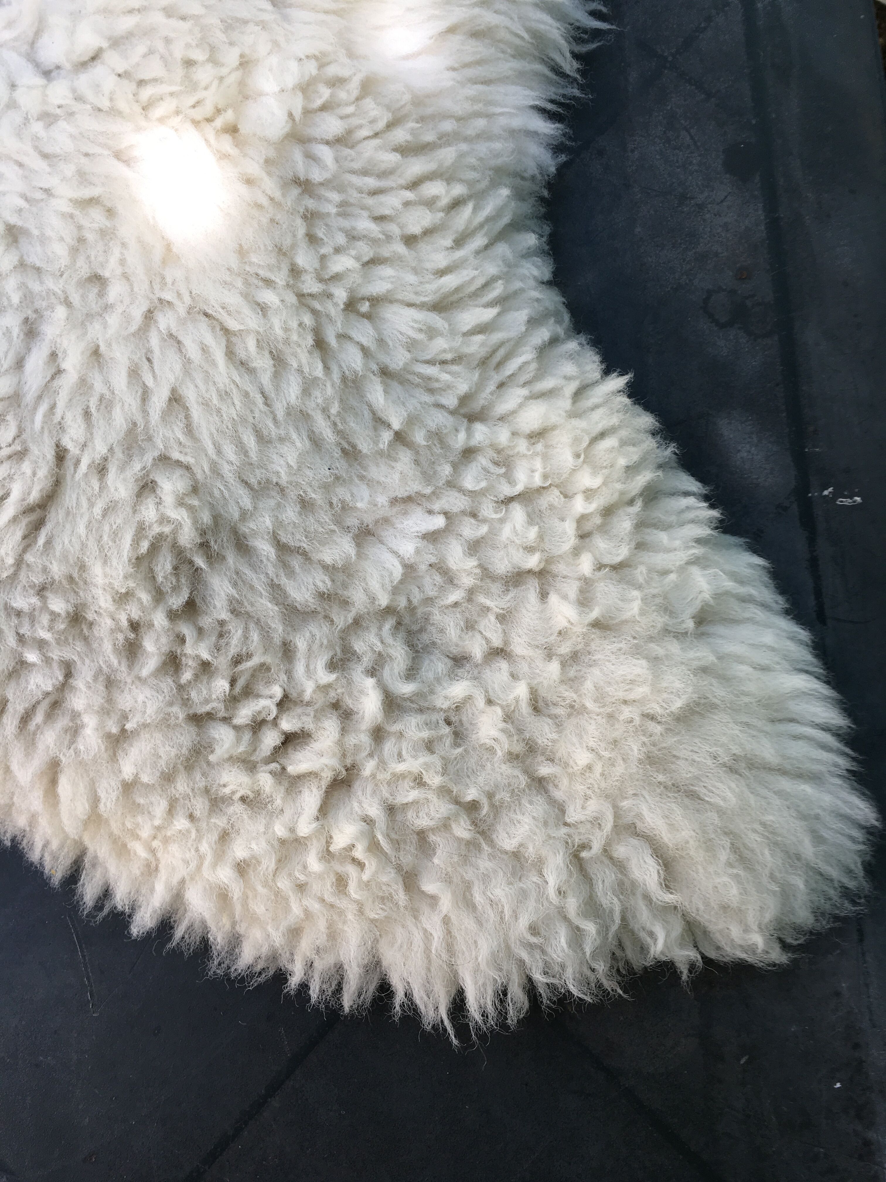 Thick and natural sheepskin 100 cm x 60 cm