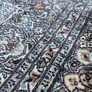 Tapis persan en soie noué à la main