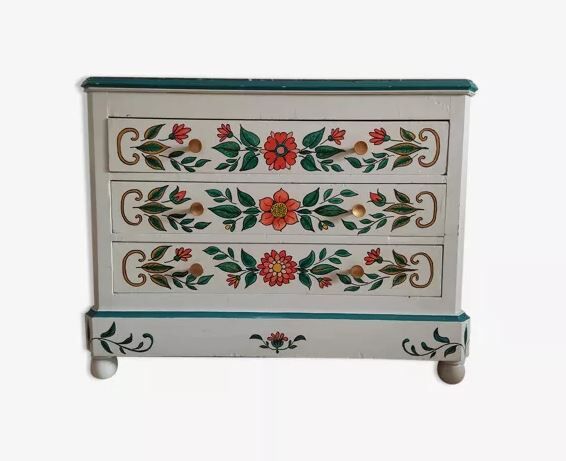 Solid wood chest of drawers