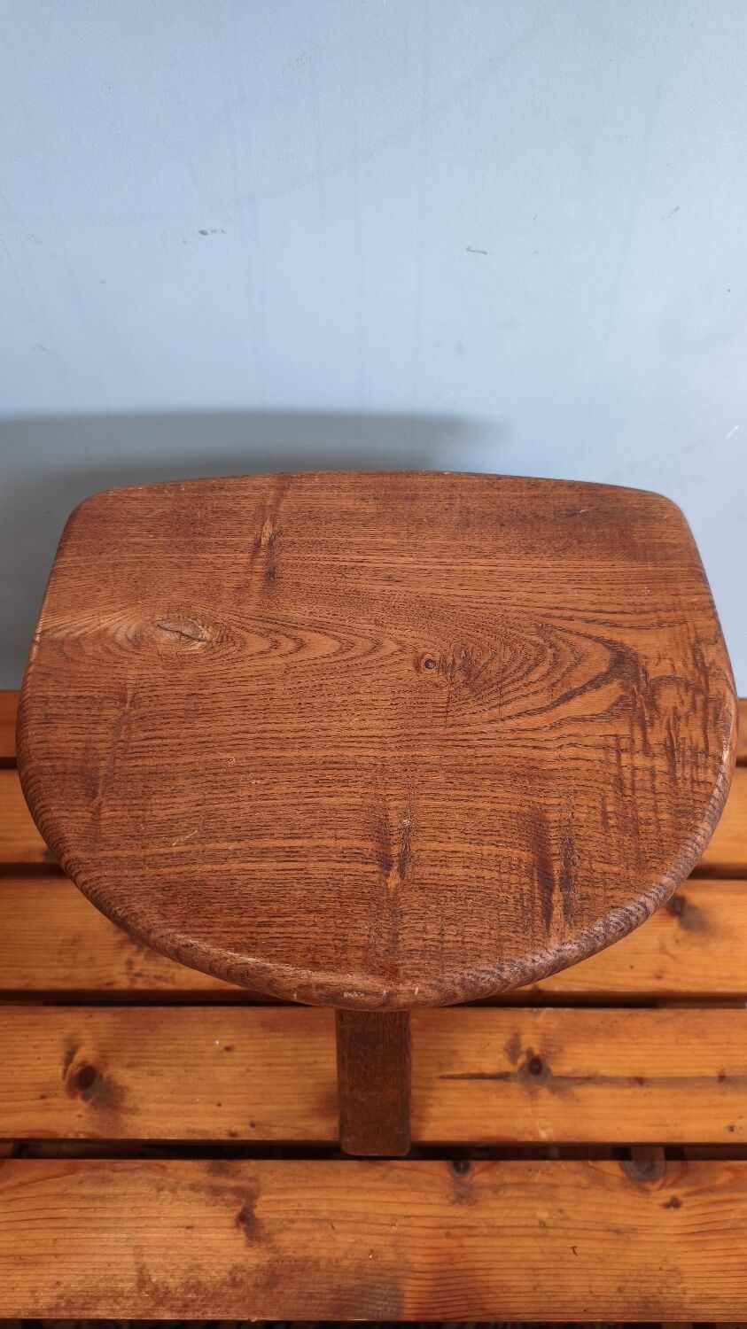 Tabouret tripode chêne massif - brutaliste