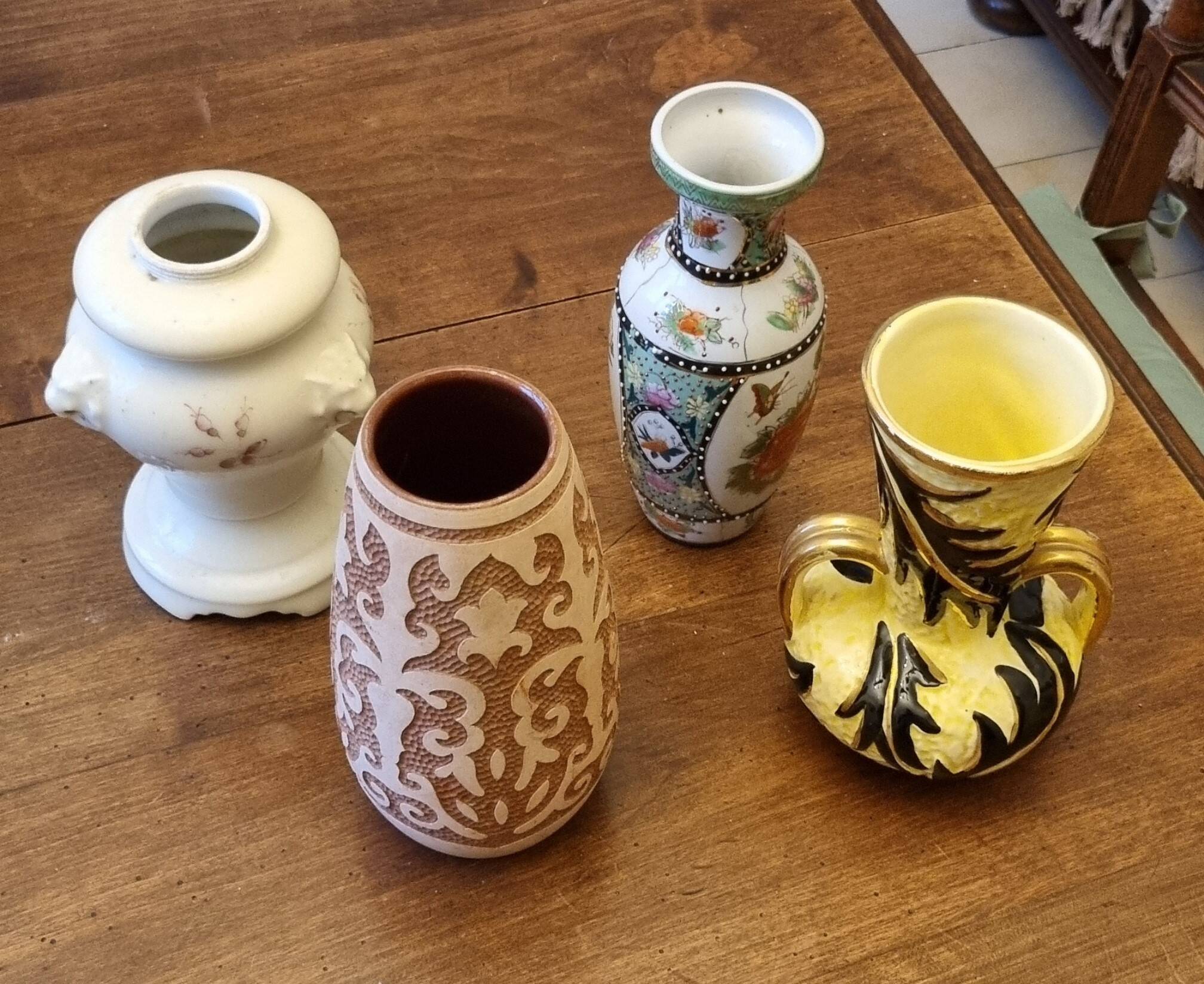 Set of 4 vases in earthenware and terracotta.