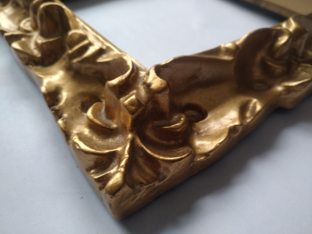 Sculpted square golden frame