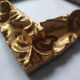 Cadre carré sculpté doré
