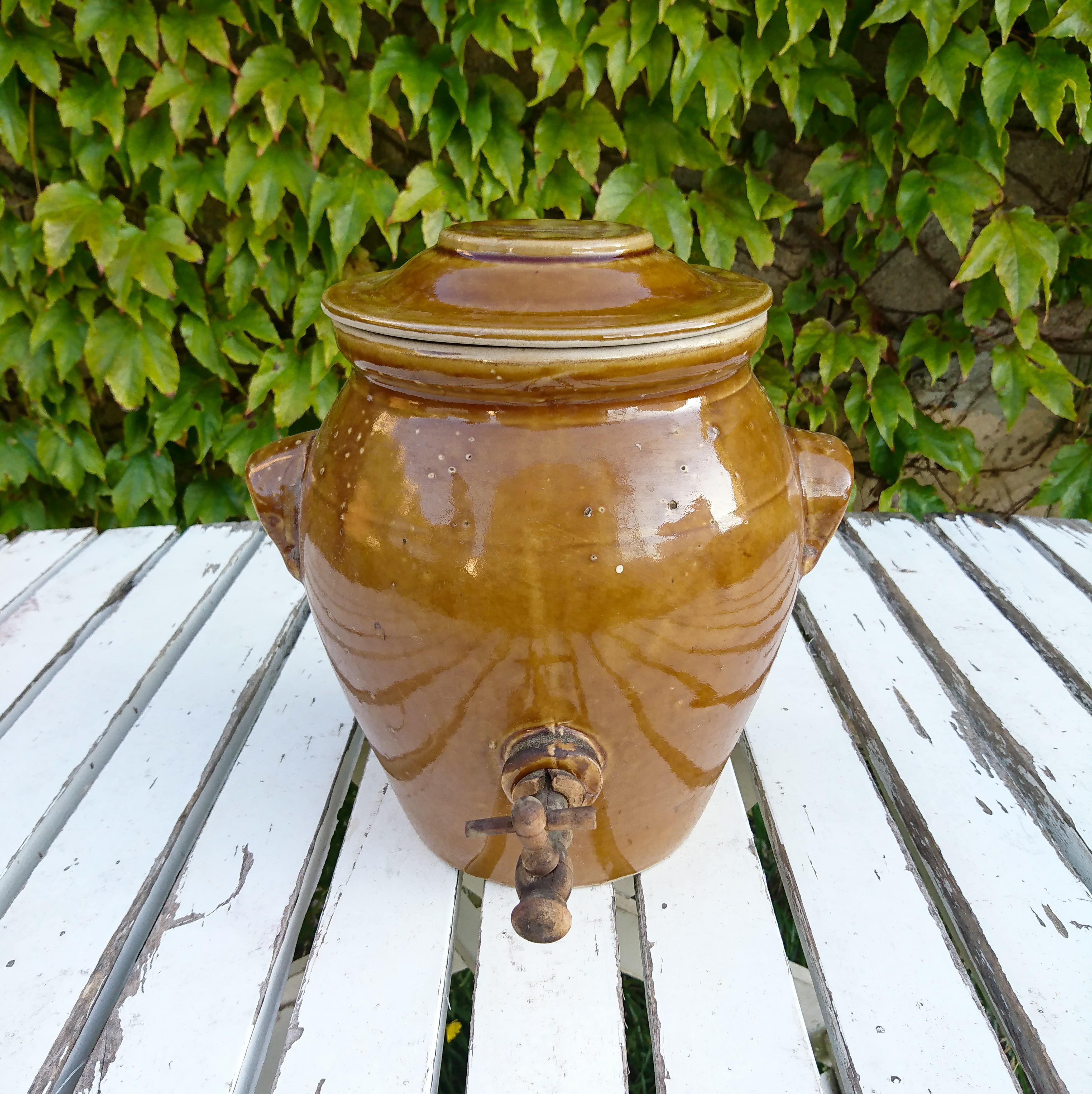 8L wine pot in vintage enamelled stoneware