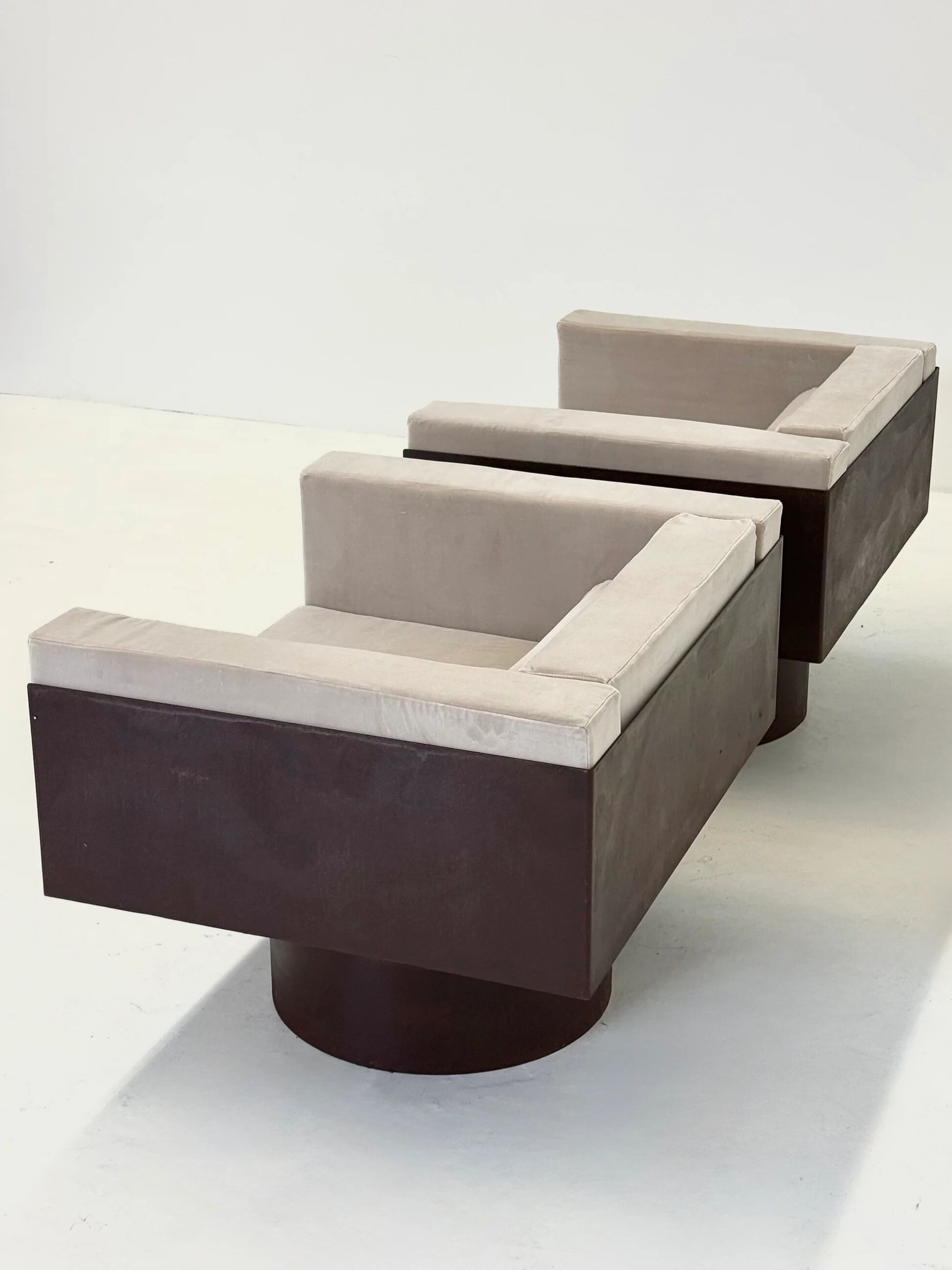 Ensemble de 2 chaises longues sculpturales en métal italien