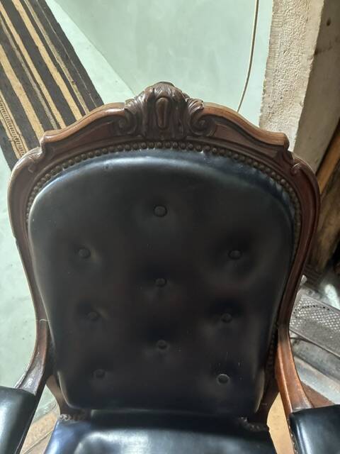Voltaire armchair in black leather