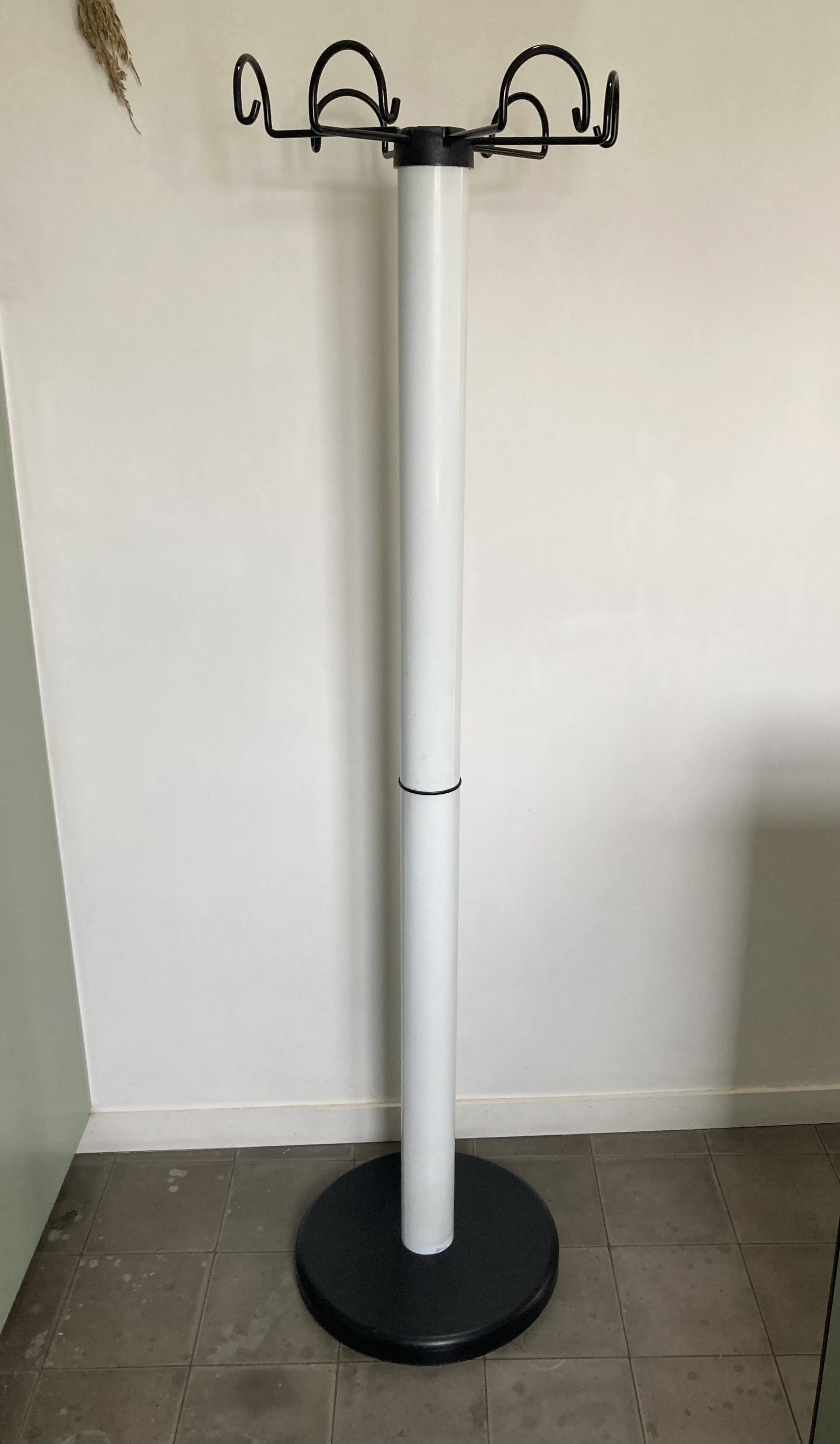 Portemanteau en métal laqué blanc édité par Seccose dans les années 80