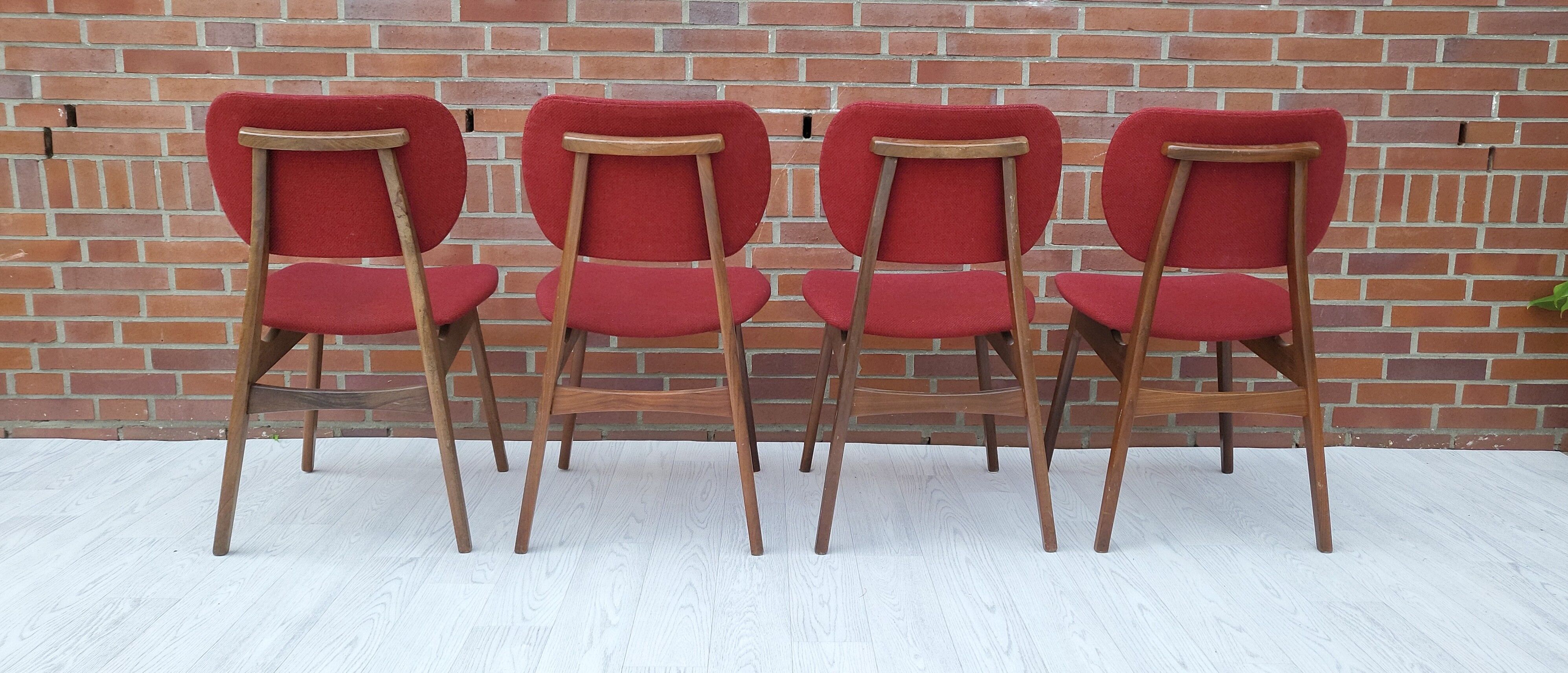 Lot of 4 middle century chairs
