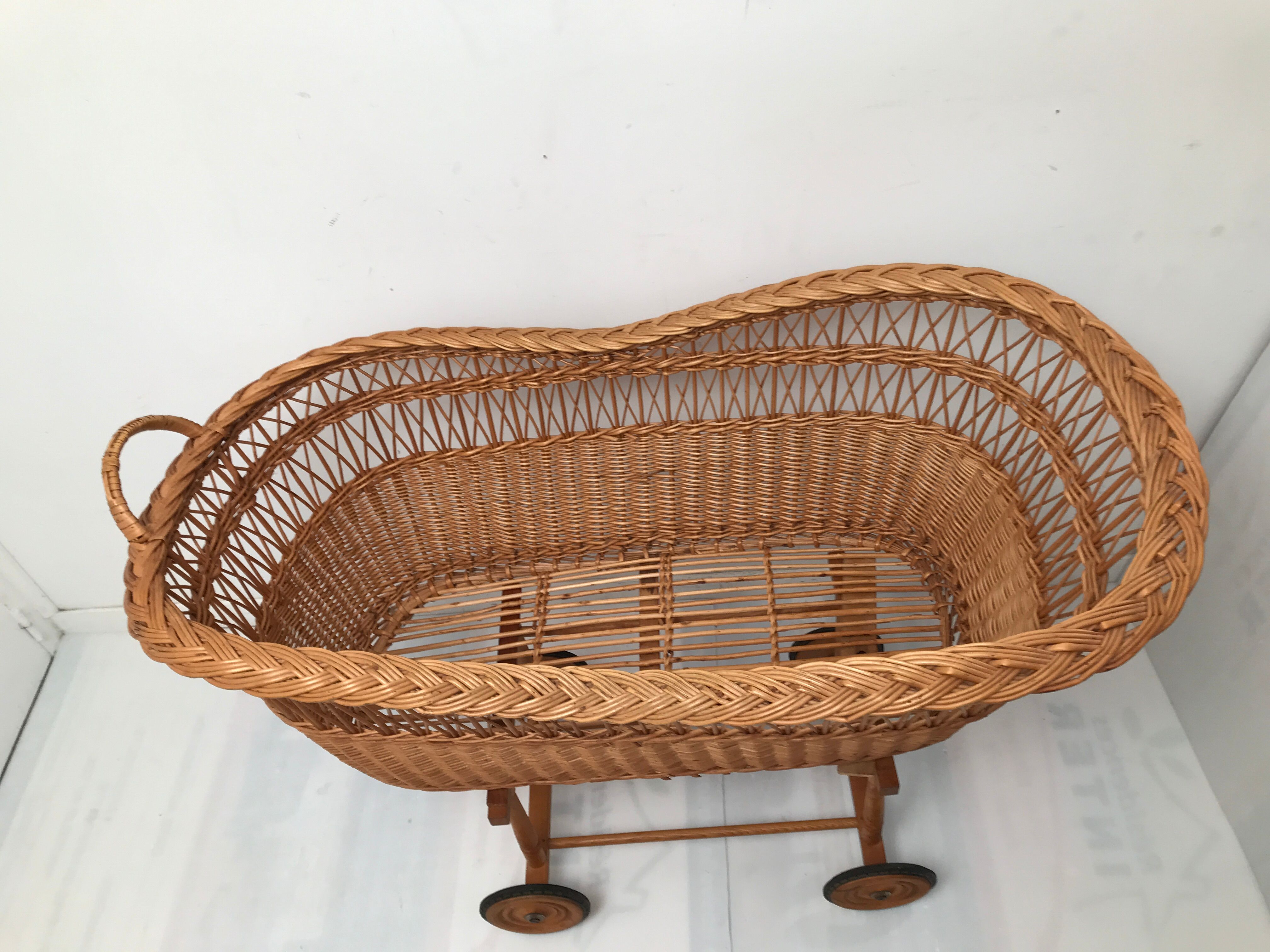Vintage wicker cradle with 50-60s wheels
