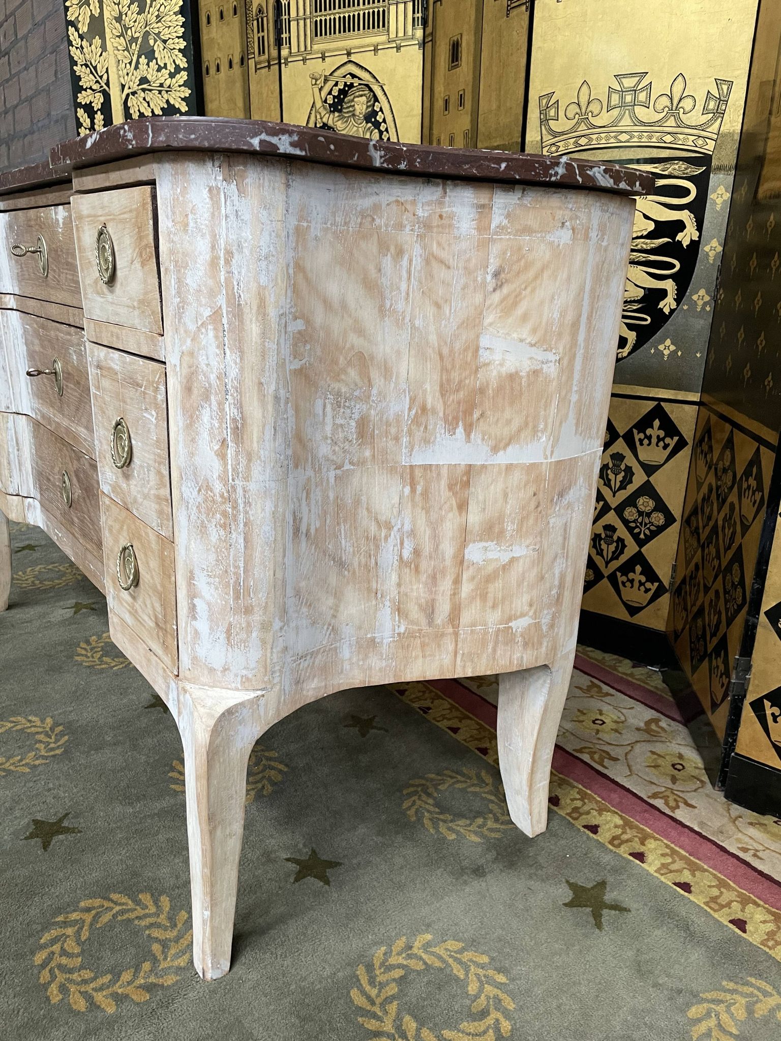 Raw dresser Louis XV style