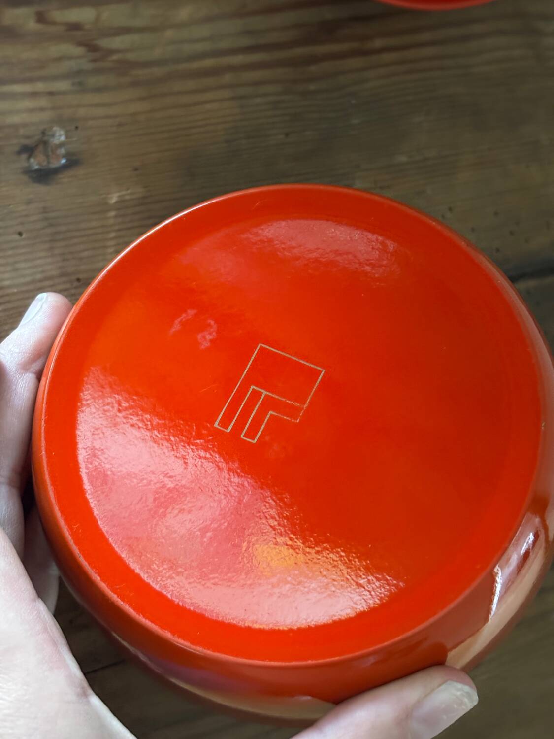 Vintage design 60s small round orange box