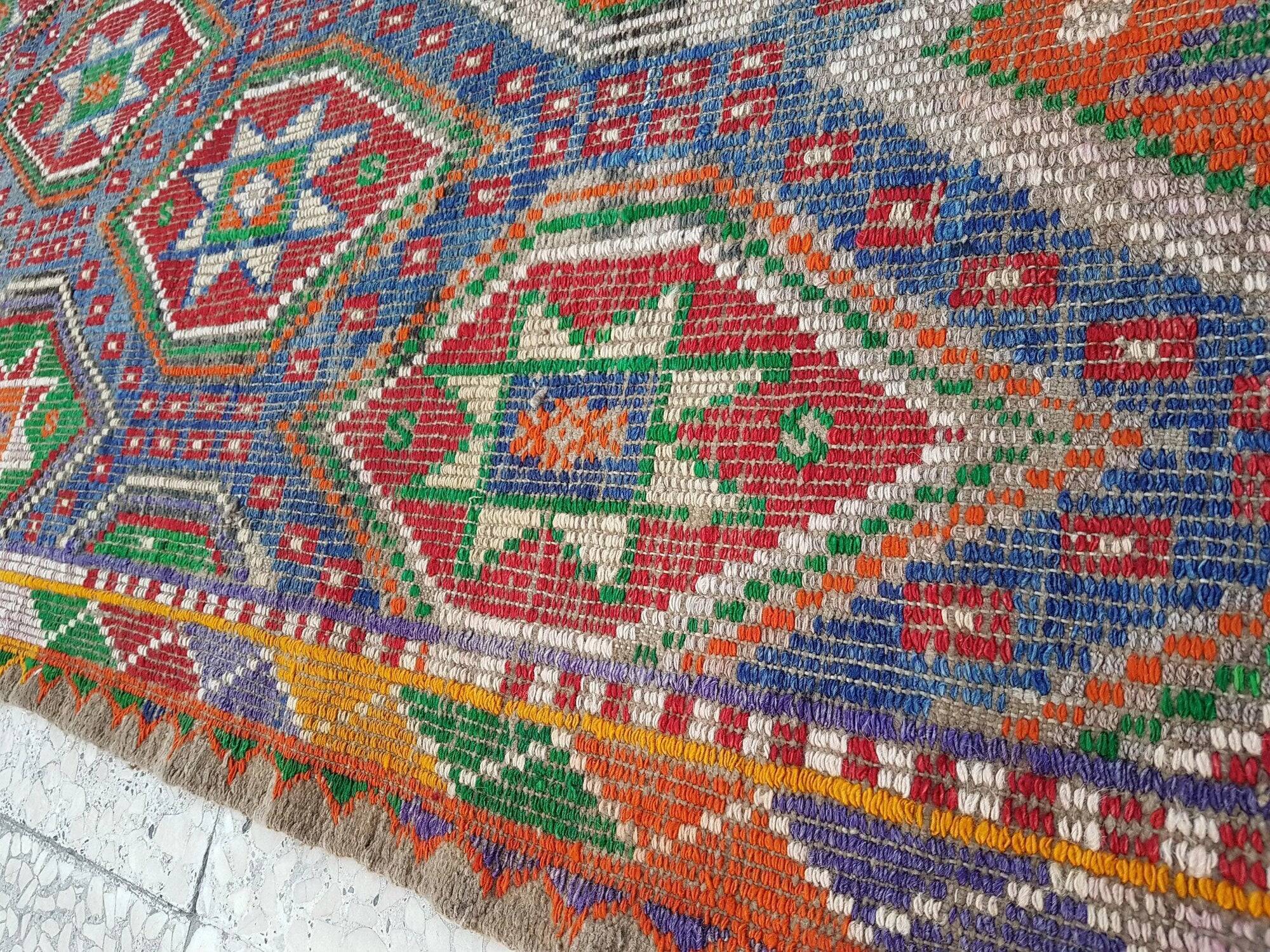 Vintage Turkish kilim, handwoven, 186x227 cm.
