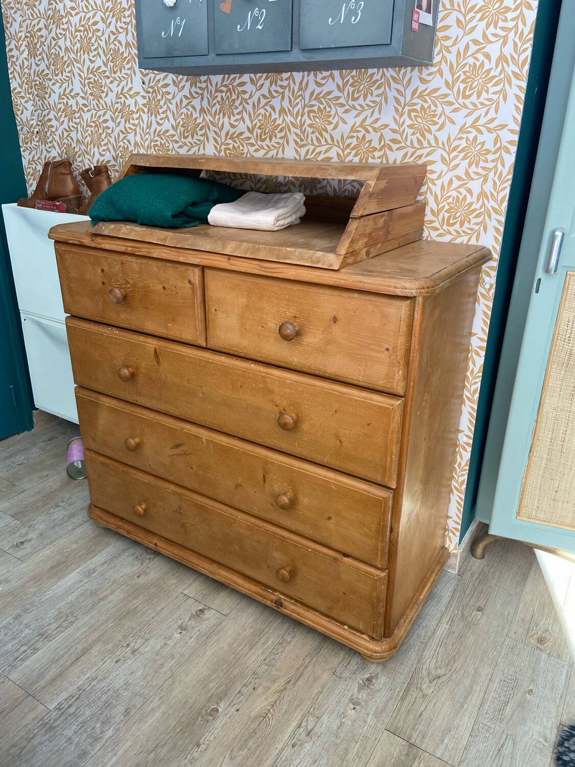 Commode en bois avec table à langer
