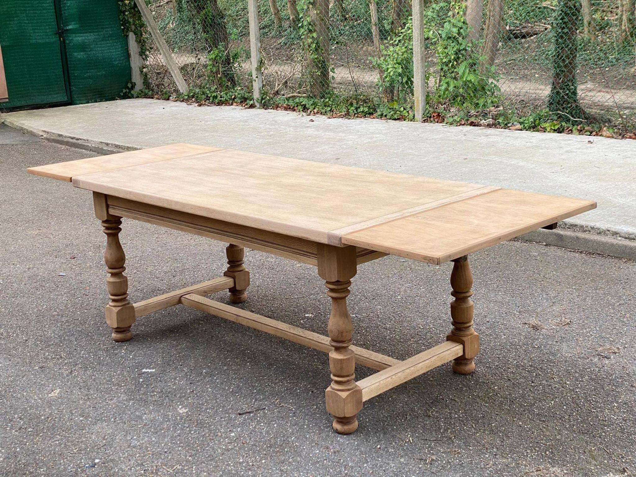 Renovated extendable farmhouse dining table in oak, 20th century, 170-250cm.