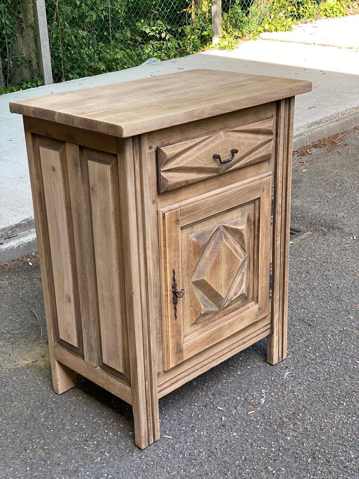 Commode pointe de diamant brutaliste style art déco