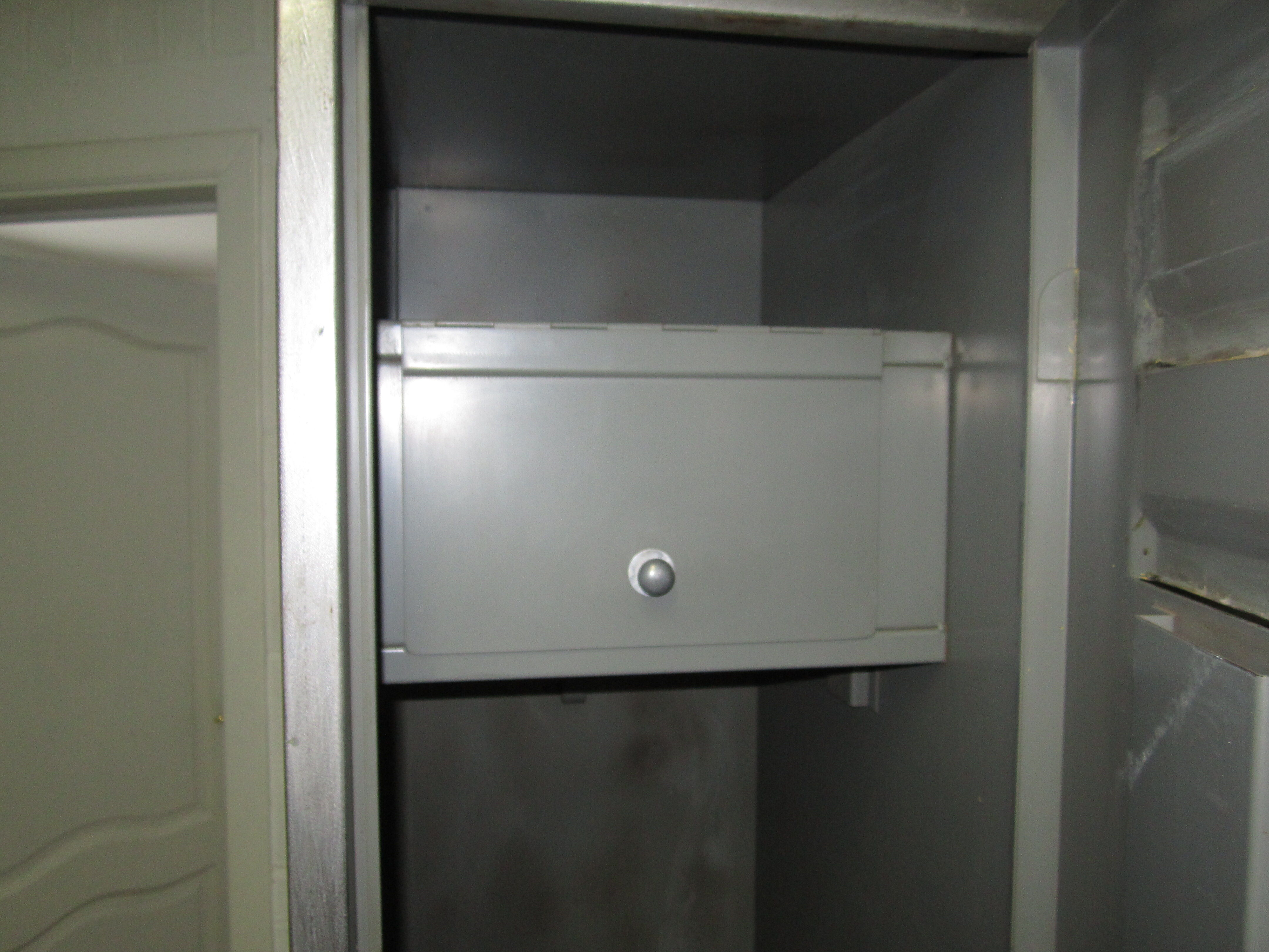 Dressing Cabinet metal
