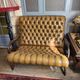 Canapé capitonné style Chesterfield