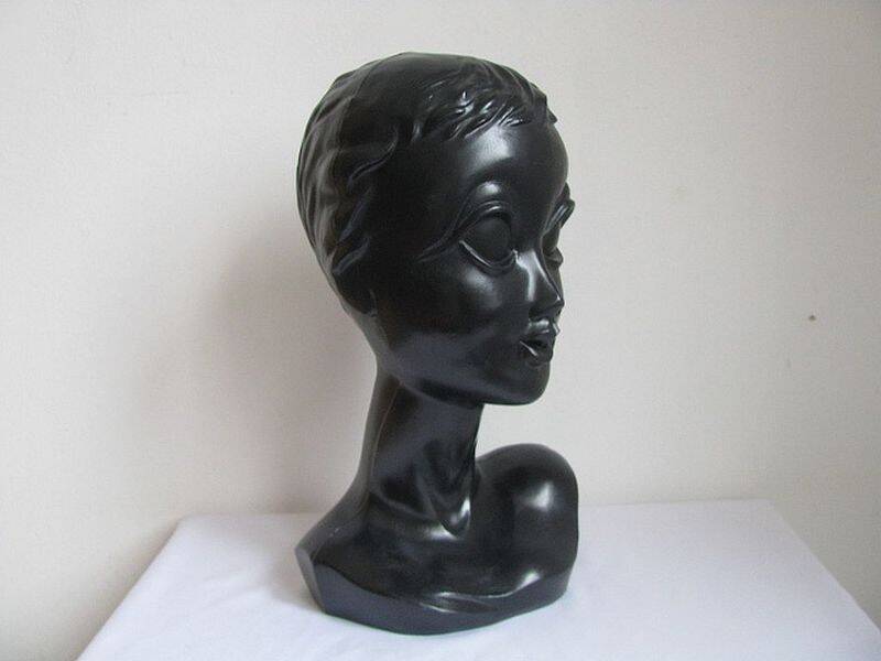 Twiggy hat head 1970