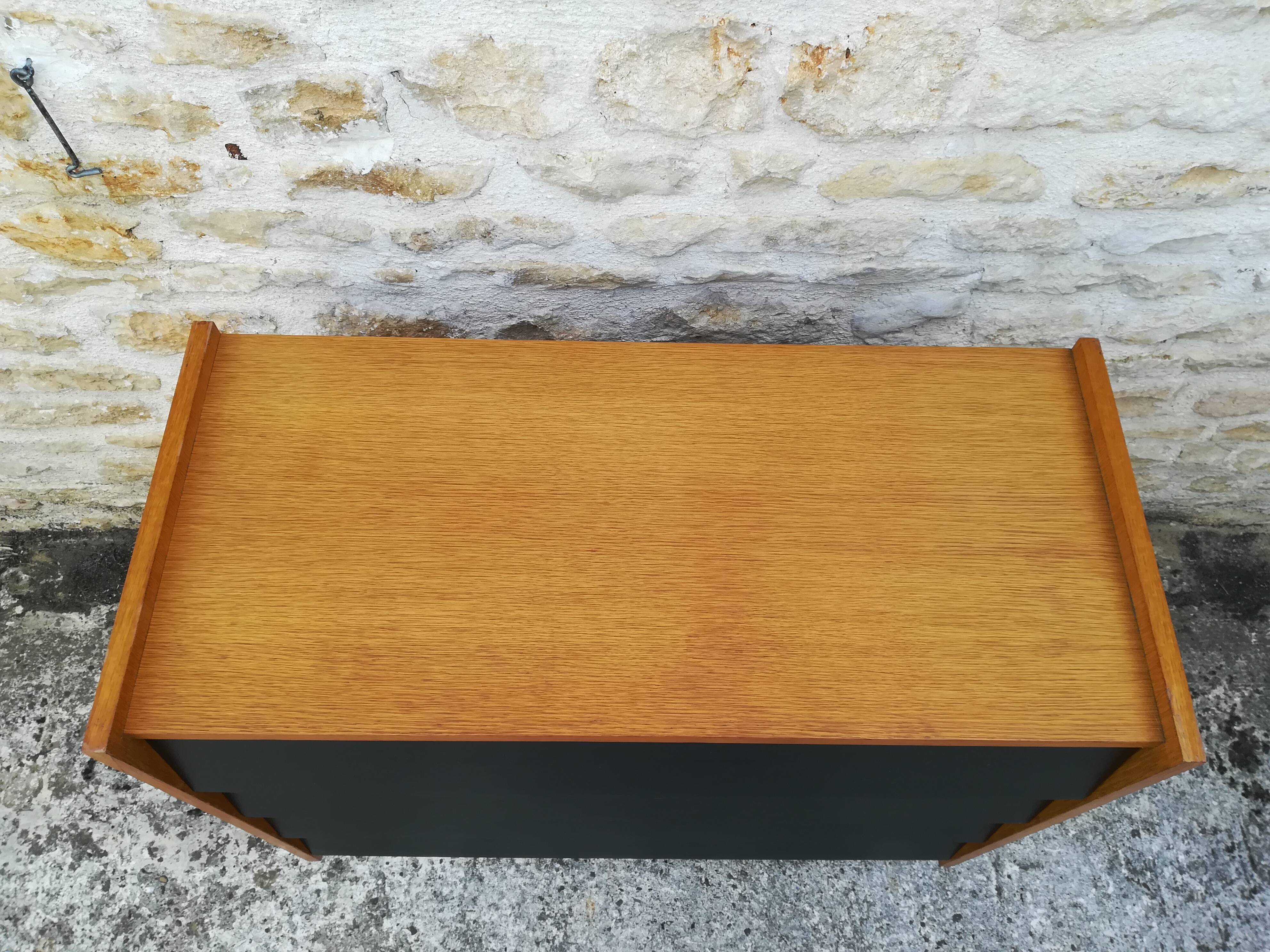 Vintage chest of drawers