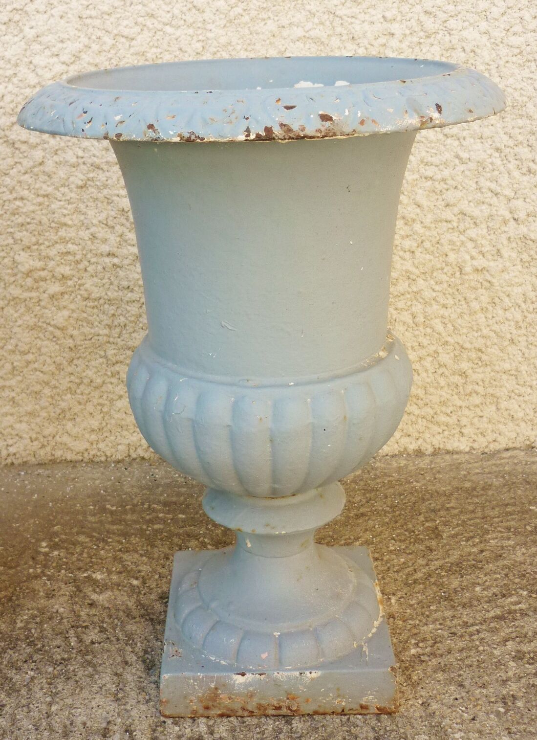 Pair of old Medici vase in cast iron, early XXth, H: 43.5cm