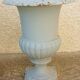 Pair of old Medici vase in cast iron, early XXth, H: 43.5cm