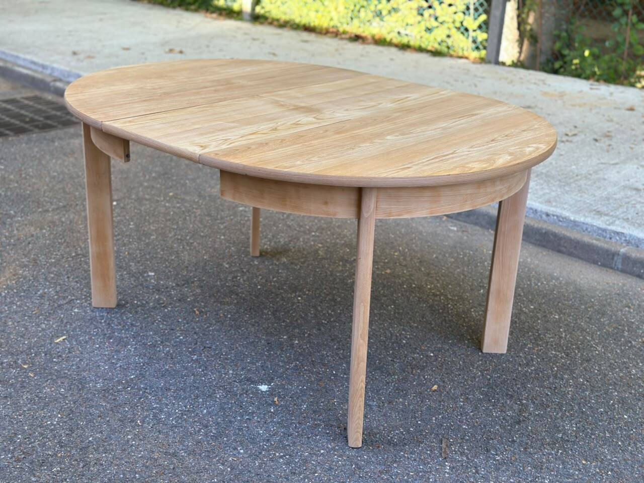 Table ronde extensible scandinave en bois clair décapé rallonge intégrée 19