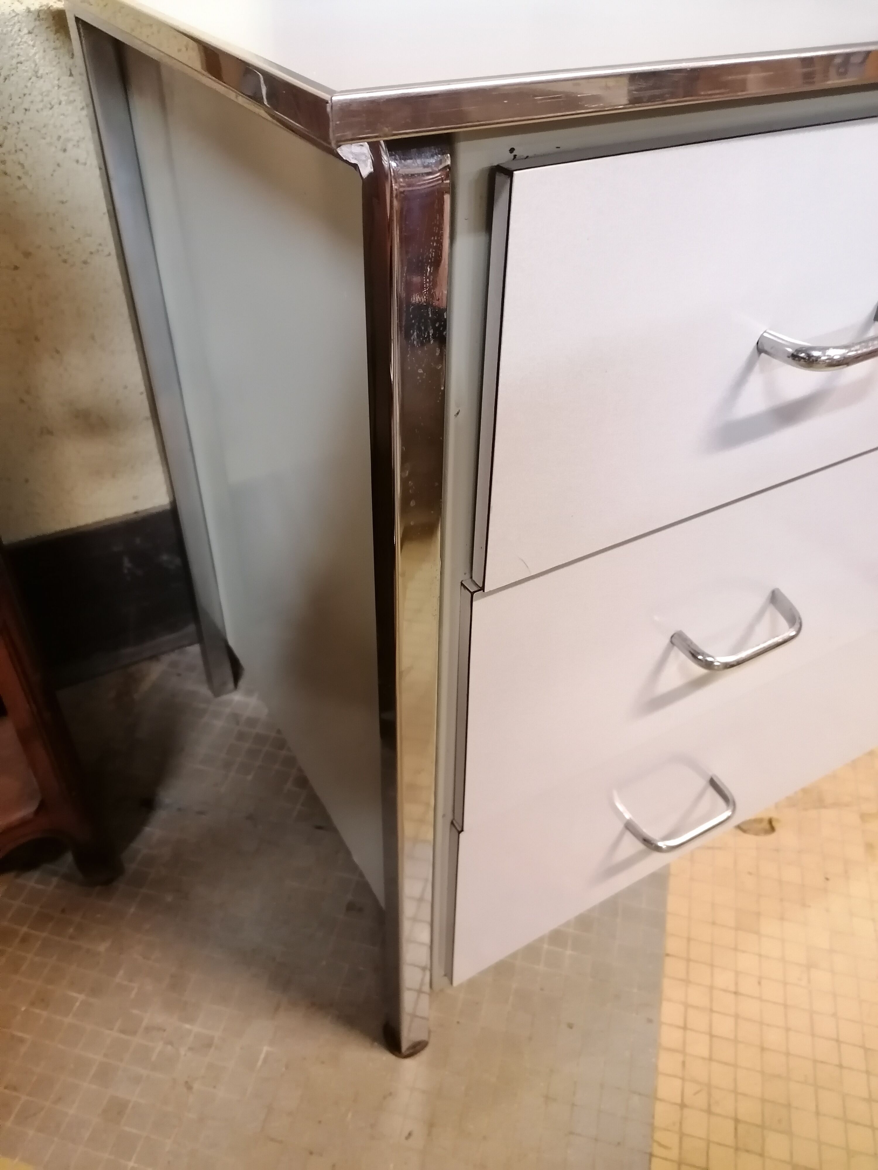 Vintage chest of drawers