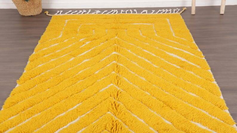 Ecru Moroccan rug with geometric patterns 250cm x 150cm