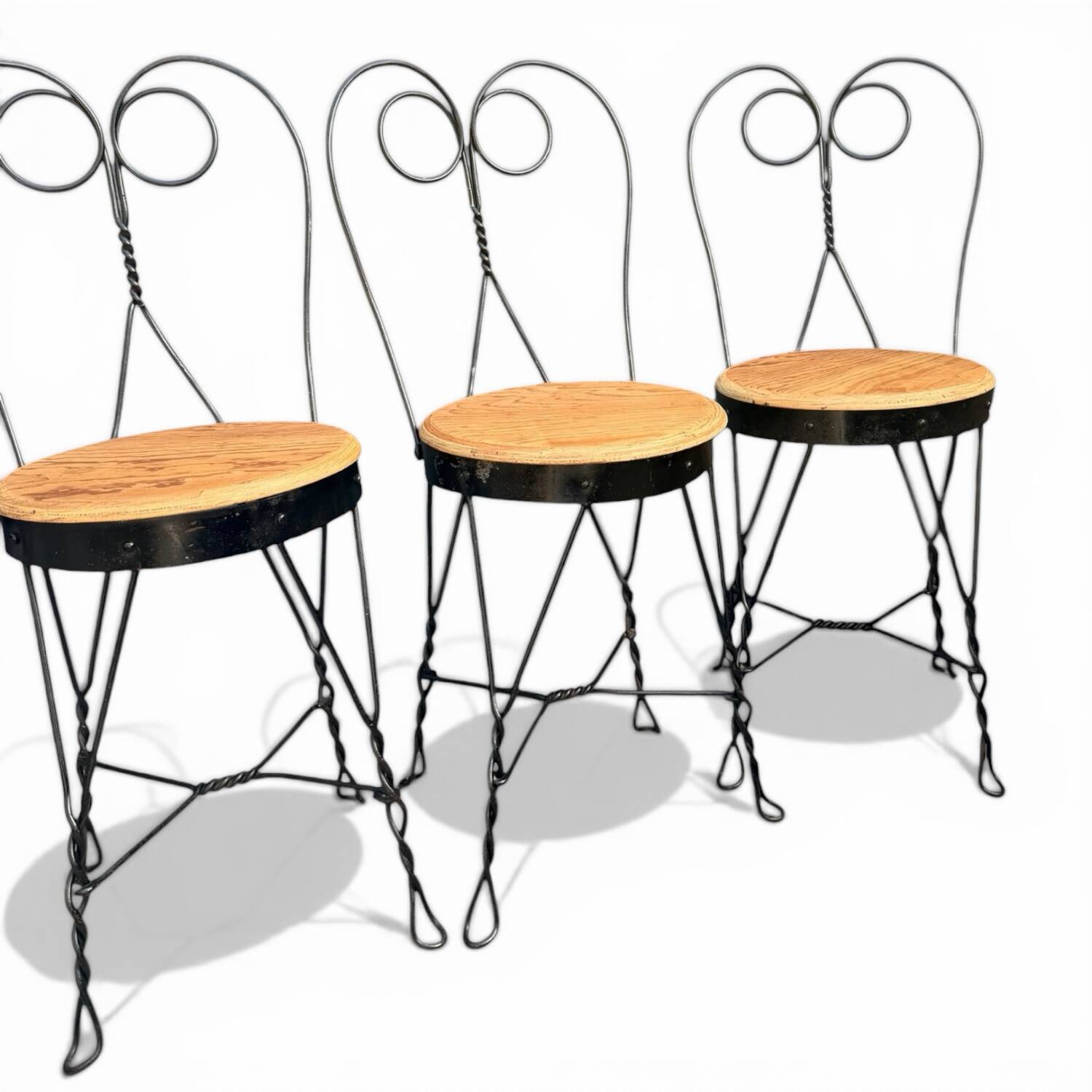 Set of 4 vintage wrought iron chairs from the 1940s.