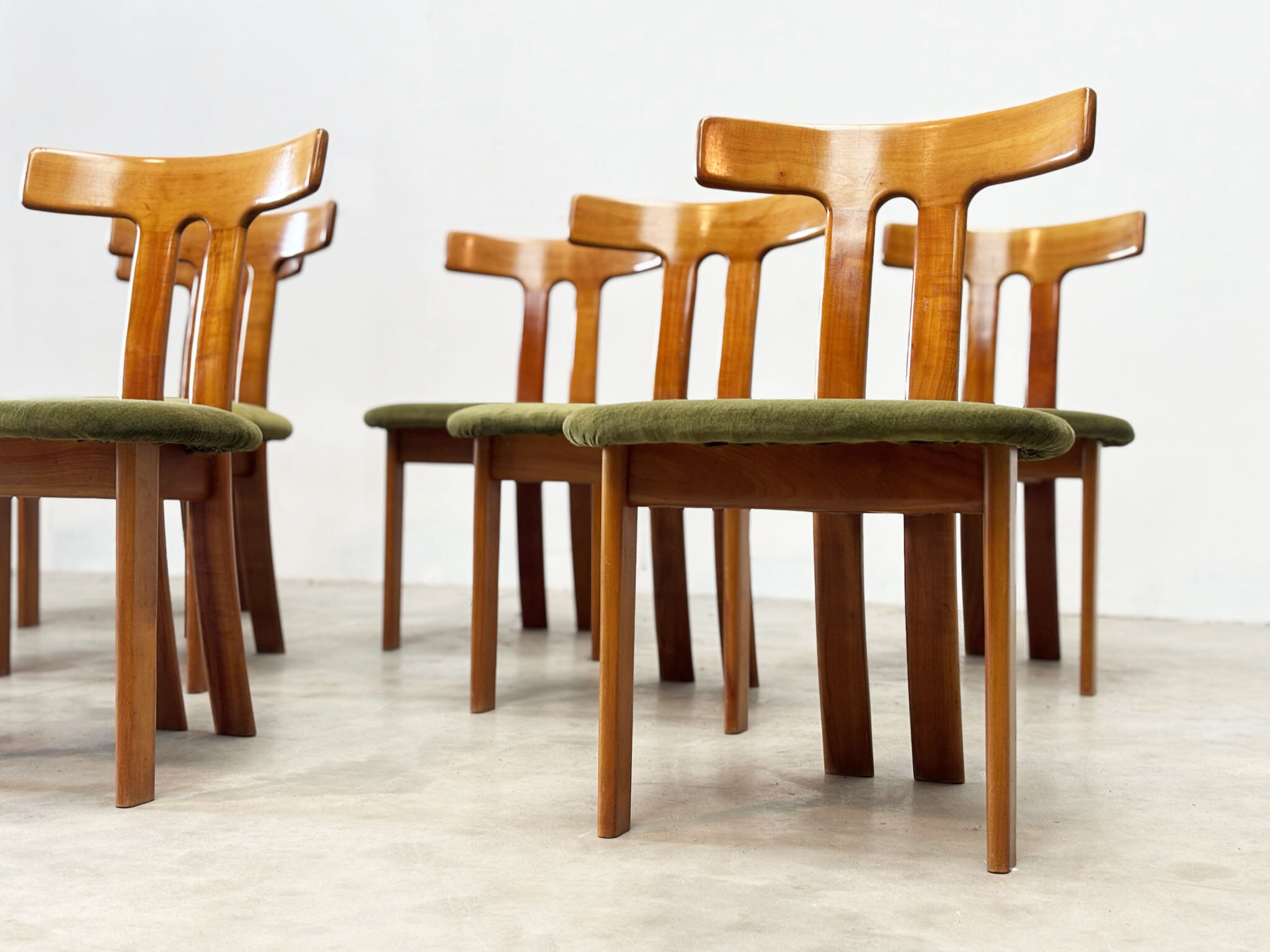 XL set of ten T-shape dining chairs