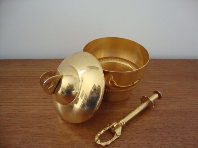 Sugar bowl and its vintage crab claw in gilded metal (2 hallmarks) vermeil or gold plated?