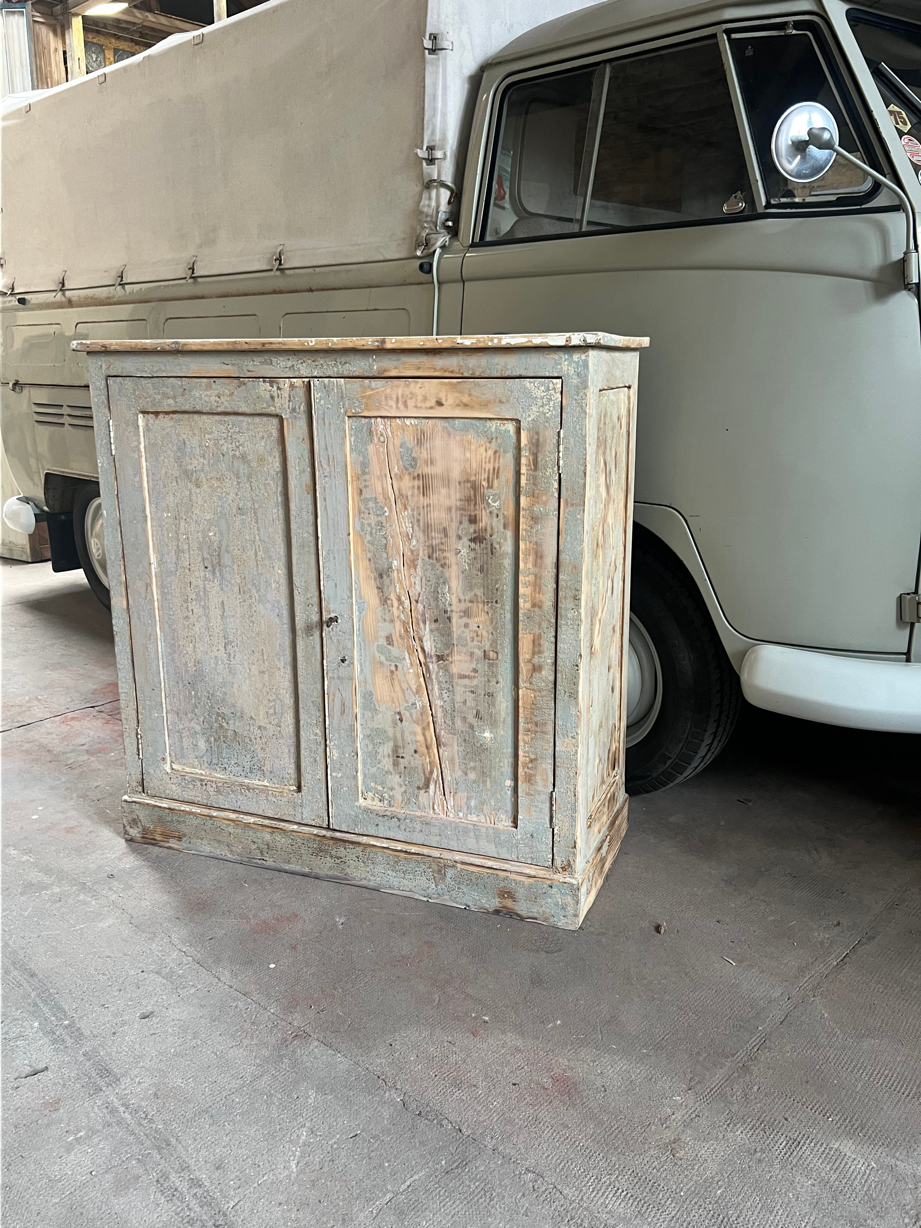 Buffet painted