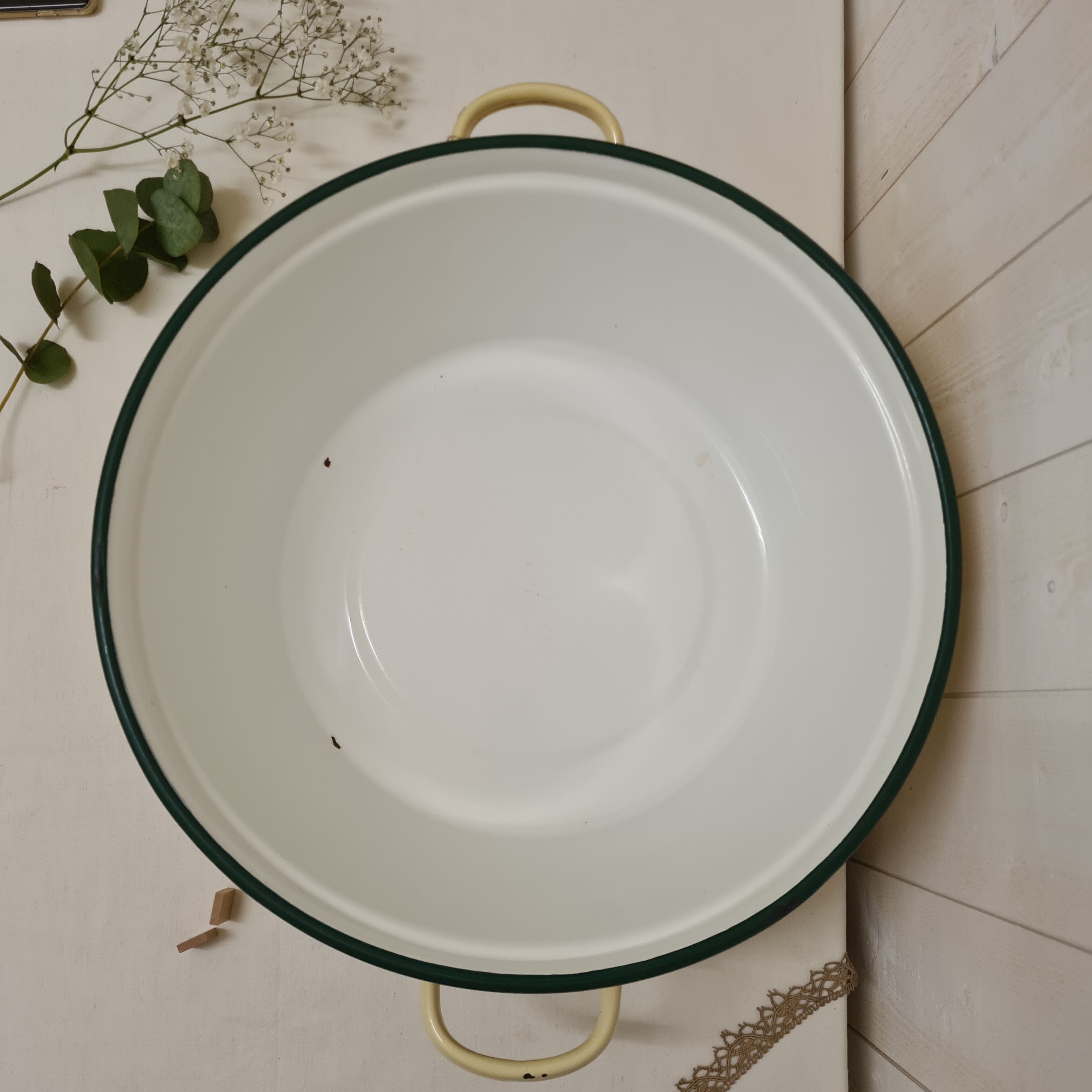Yellow enamelled sheet metal basin