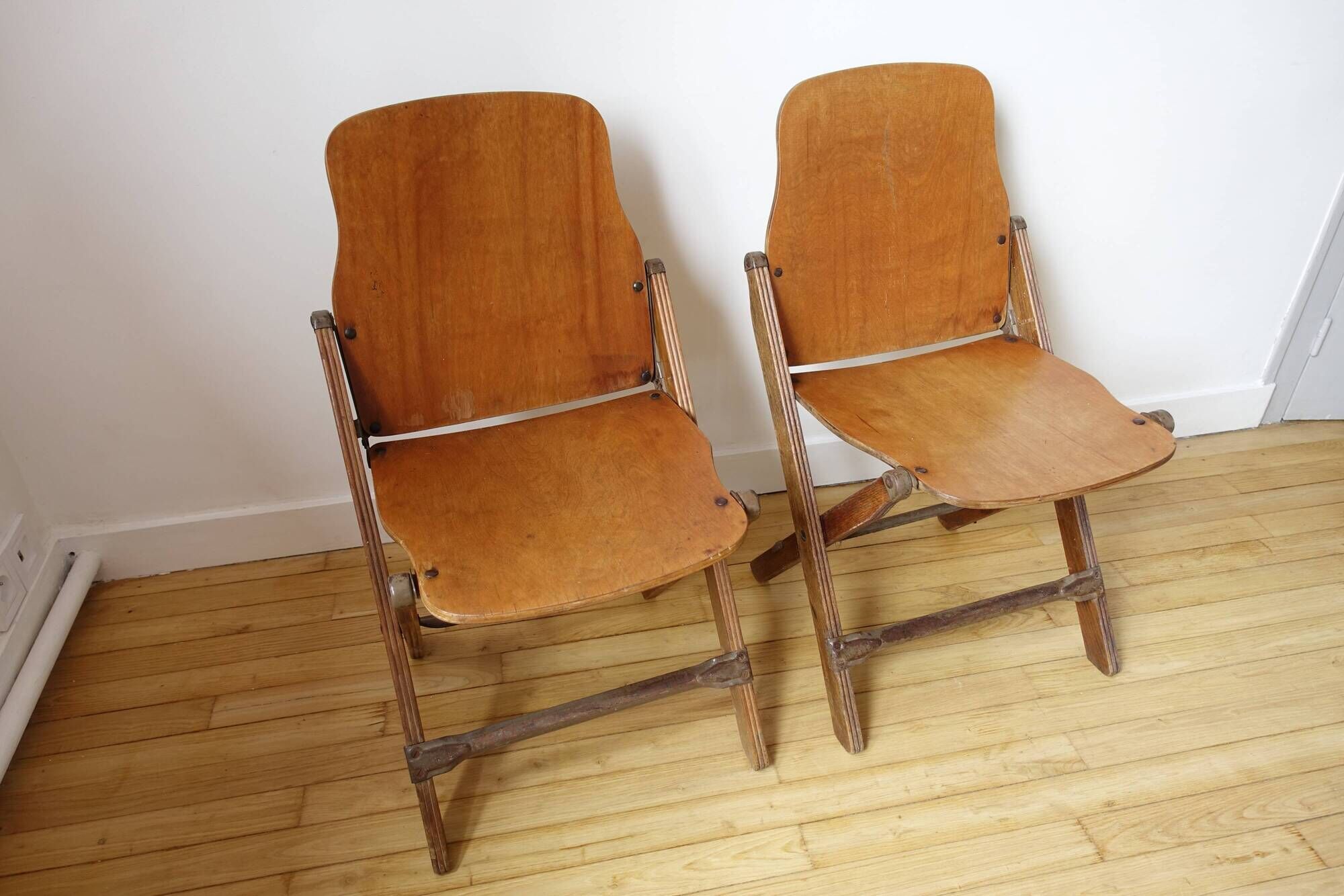 Paire de chaises pliantes en bois pliantes US ARMY seconde guerre mondiale