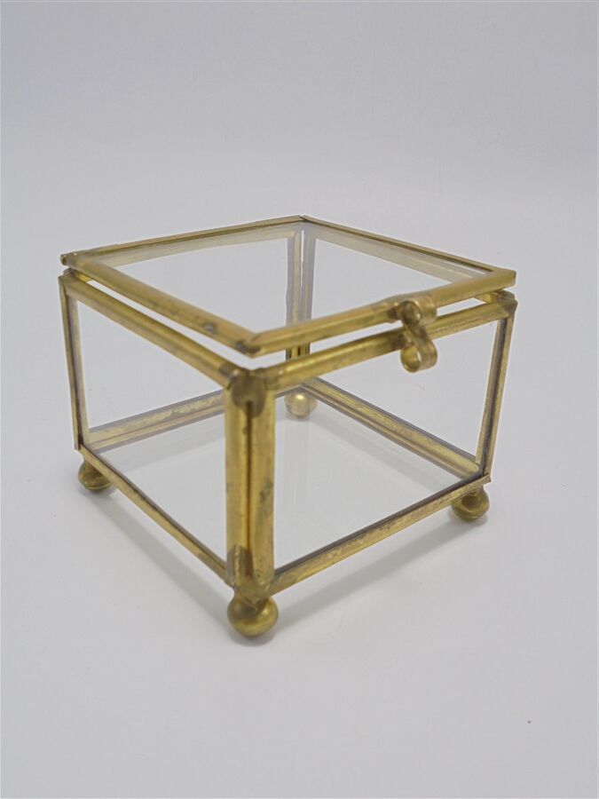Jewelry box